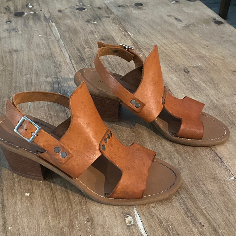 Barbara Barbieri size 7 Women’s Tan Leather Block Heel Sandals with Buckle